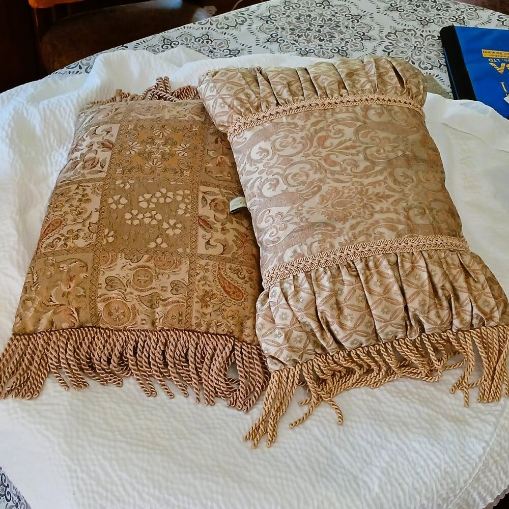Vtg Stratford Home Lumbar Tassels Tapestry Pillow/2 set Gold FleurDeLis Rose Red